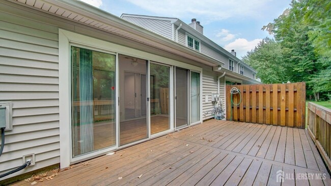 Building Photo - 267 Constitution Cir