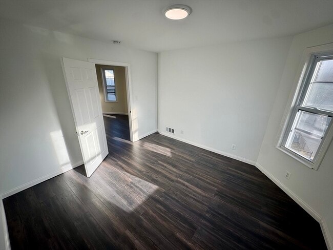 Building Photo - 55 Myrtle St