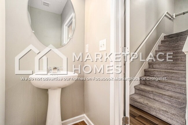 Building Photo - 5802 Westchase St