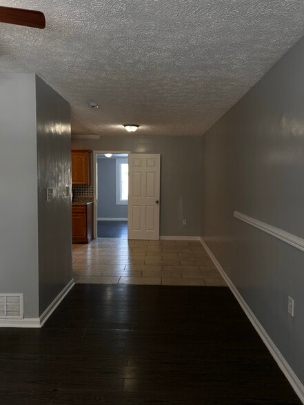 Building Photo - 821 Lannerton Rd