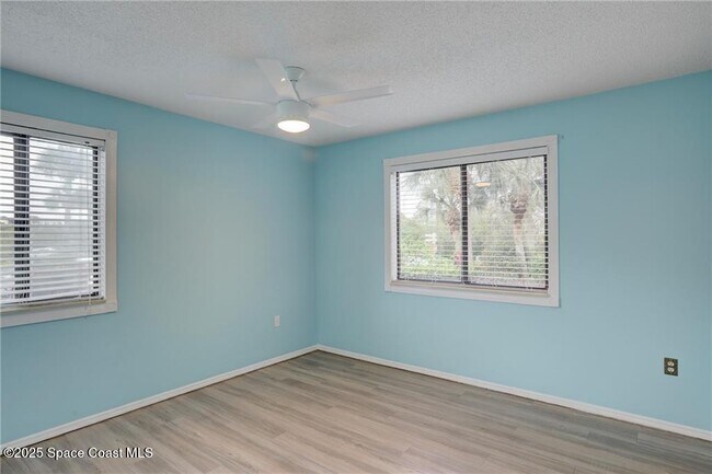 Building Photo - 9626 Riverside Dr