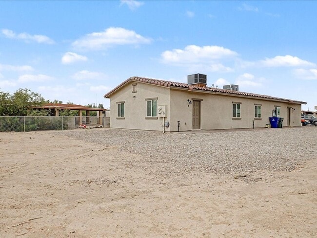 Building Photo - PRICE REDUCTION!  $500 OFF FIRST FULL MONTH'S RENT!