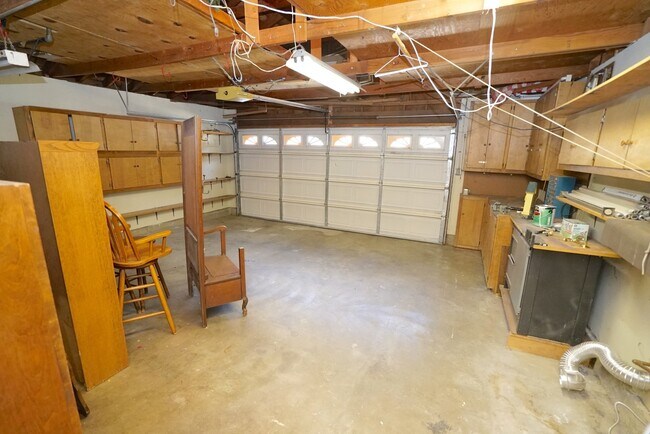 Building Photo - Old Orchard 1 - 4 Bedroom Home in Valencia!