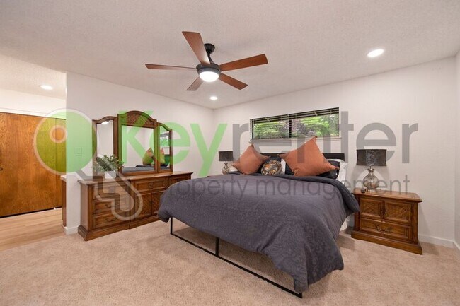 Building Photo - 9635 Oak Leaf Way