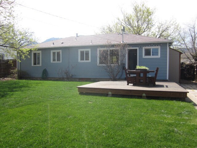 Building Photo - 3 Bed 2 Bath Martin Acres Home With Large Backyard & Flatiron Views!