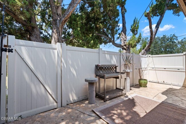 Building Photo - 28551 Conejo View Dr