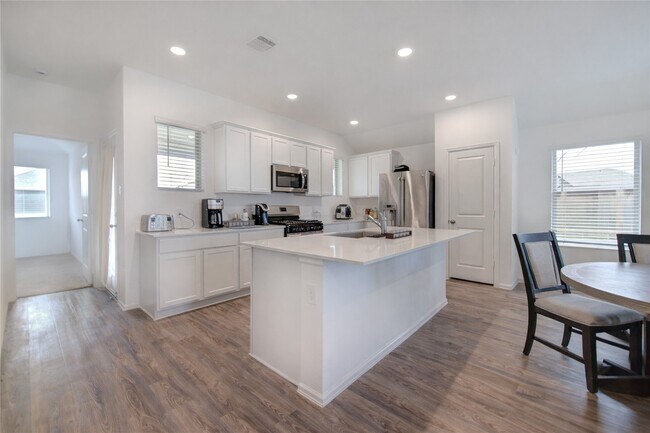 Building Photo - 2904 Cordova Hl Dr