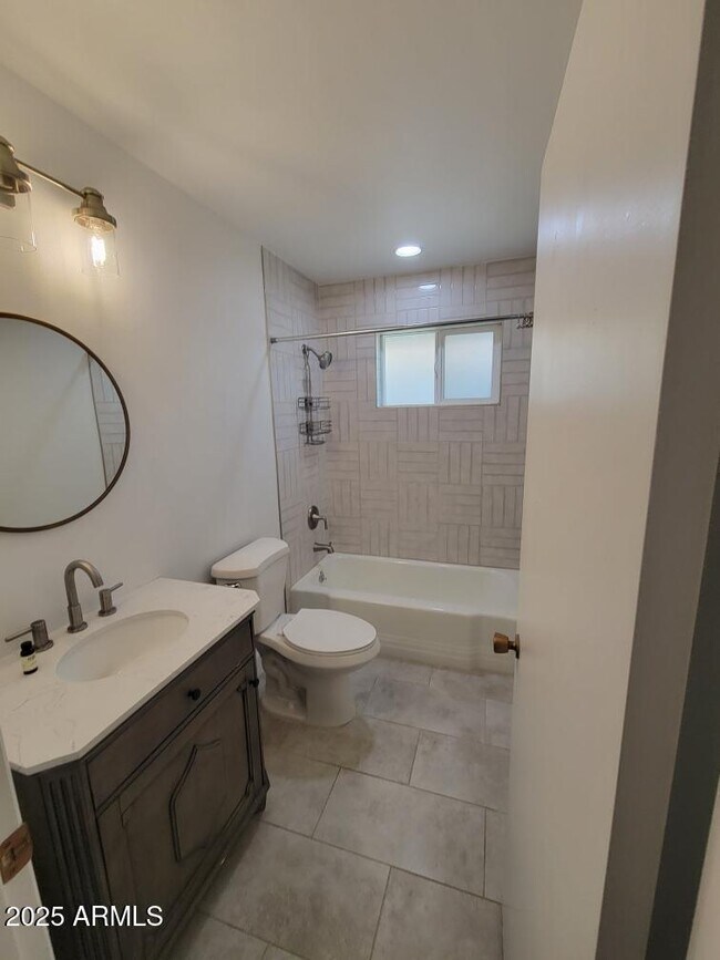 Building Photo - 11832 N Balboa Dr