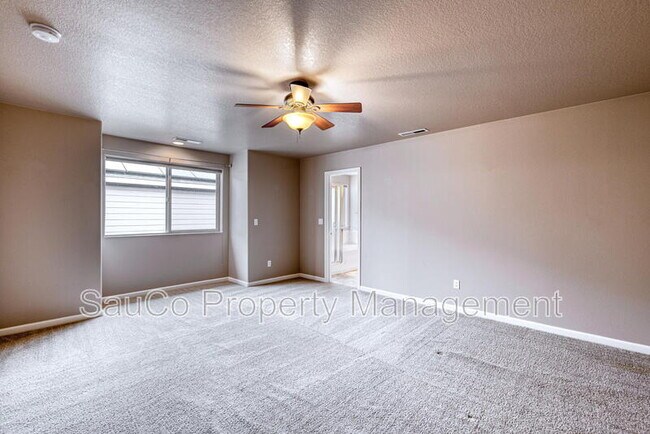 Building Photo - 3722 SE Oakleaf St