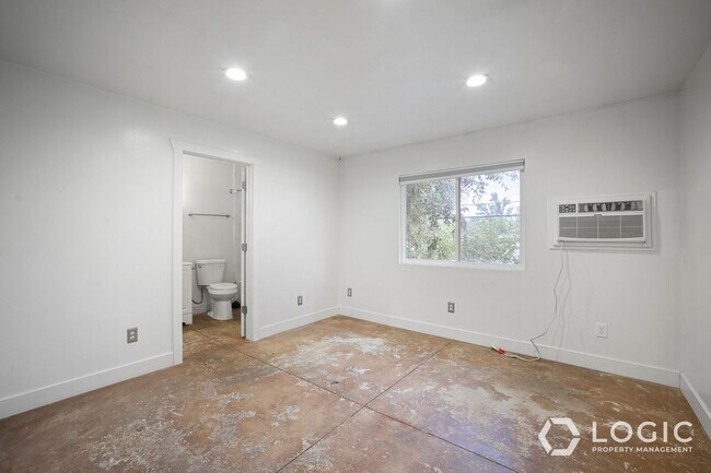 Building Photo - 462 E Haven Ave