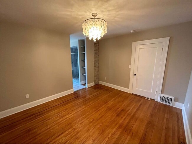 Building Photo - 600 W 26th St