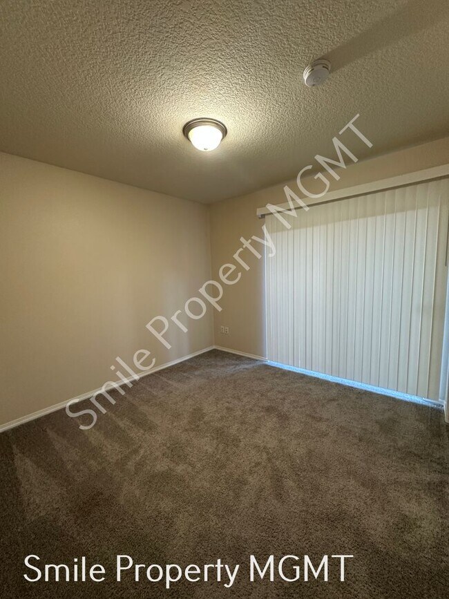 Building Photo - Condo