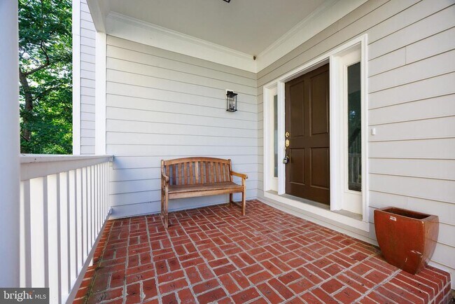 Building Photo - 221 Spring Race Ct