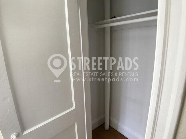 Building Photo - bedroom in Boston MA 02215