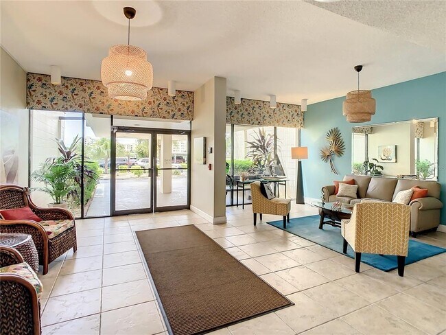 Building Photo - 7400 Sun Island Dr S