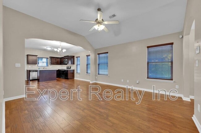 Building Photo - 1633 Cove Dr