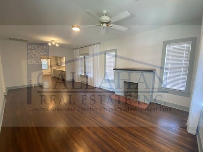 Building Photo - Hillcrest 2 Bedroom Bungalow