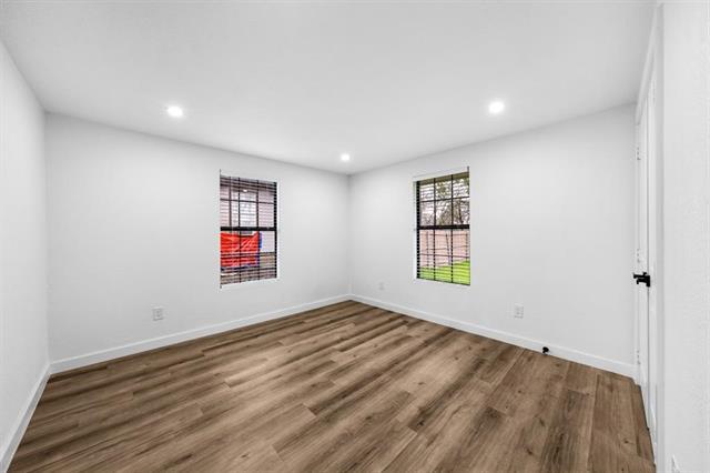 Building Photo - 305 E Kirby Ave