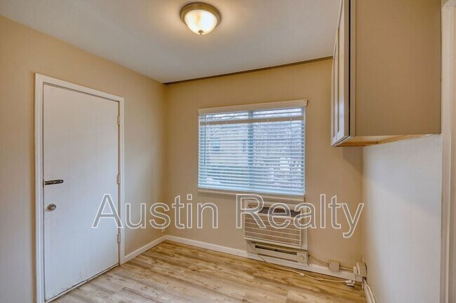 Building Photo - 322 N Newstead Ave