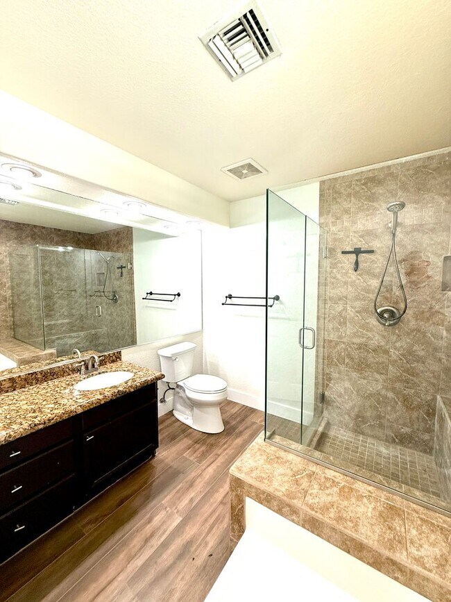 Building Photo - Landau Manor - FANTASTIC 4Br/2ba/3 car garage w/ POOL & SOLAR!