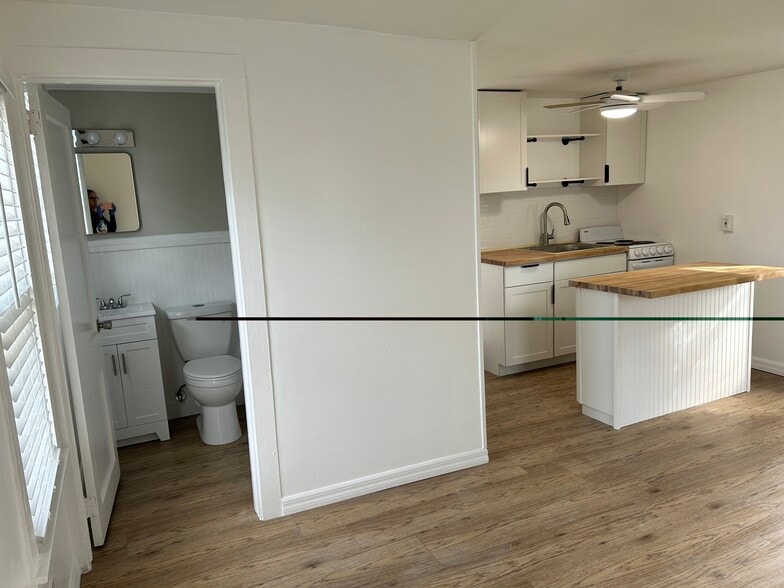 Building Photo - 2443 4th Ave N