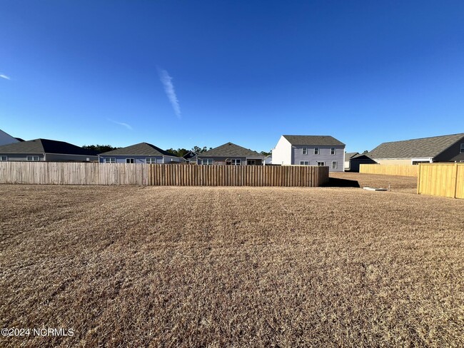 Building Photo - 8201 E Highcroft Dr NE