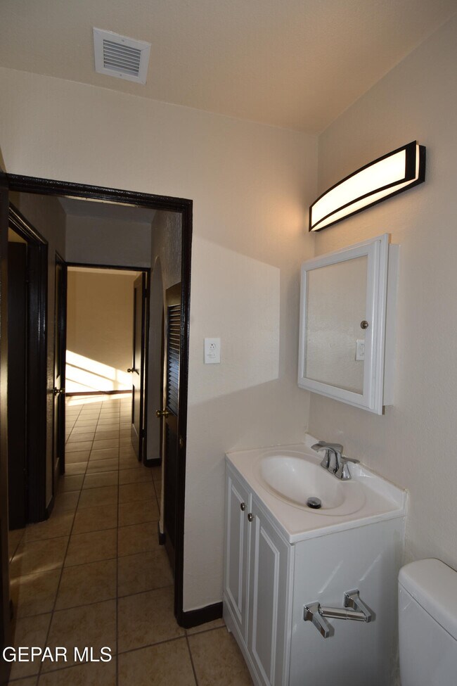 Building Photo - 256 Yale Ave