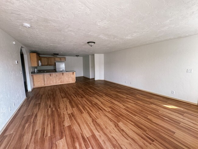 Building Photo - 824eri