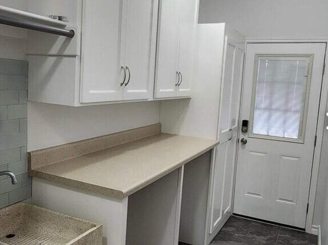 Building Photo - 615 O'Kane St