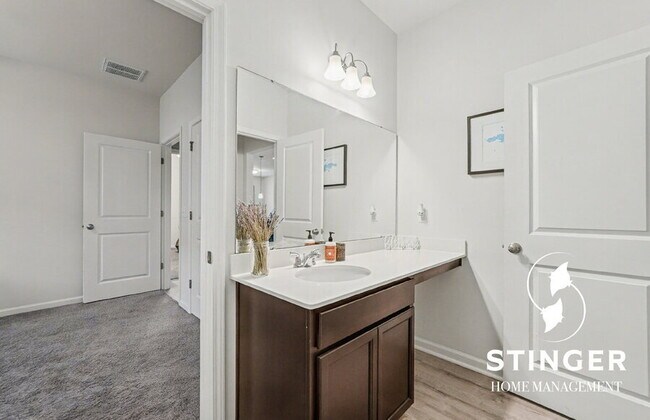 Building Photo - 198 Great Bend Dr