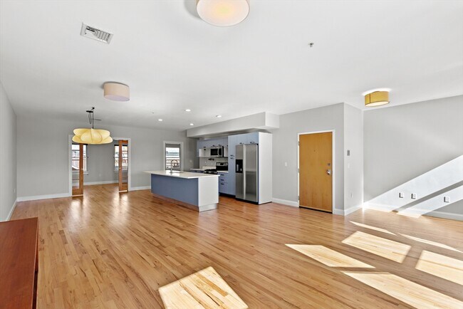 Building Photo - 877 Harrison Ave