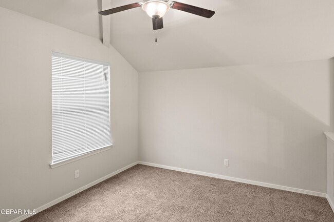 Building Photo - 14432 Russell Borea