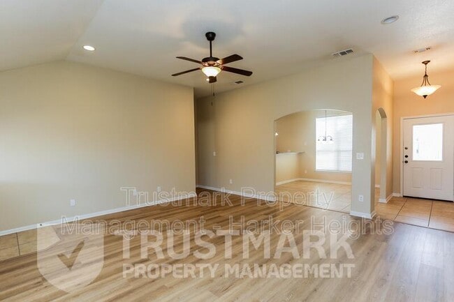 Building Photo - 401 W Libra Dr
