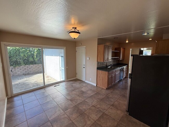 Building Photo - RENTED - 3 Bedroom Ranch Style Home in El ...