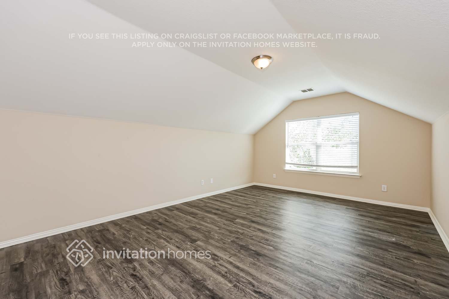 Building Photo - 5237 Bay View Dr