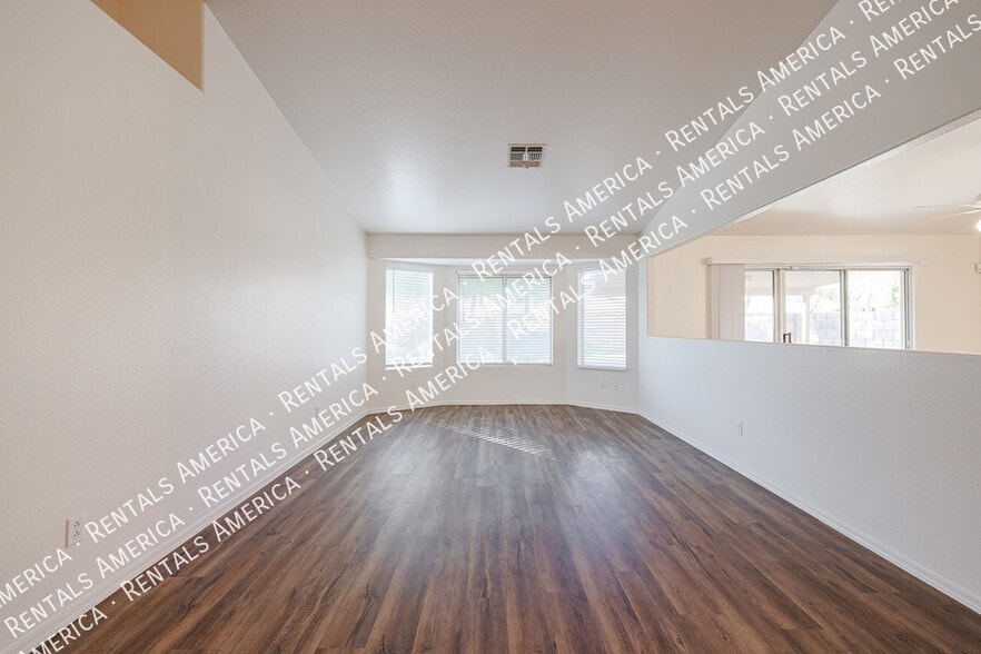 Building Photo - 5351 W Saragosa St