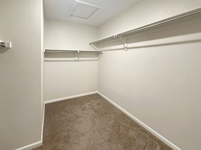 Building Photo - $0 DEPOSIT OPTION. BRIGHT AND SPACIOUS 3-B...