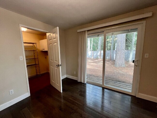 Building Photo - 7120 Sierra Dr SE