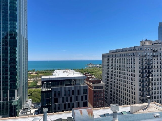 Building Photo - 40 E 9th St