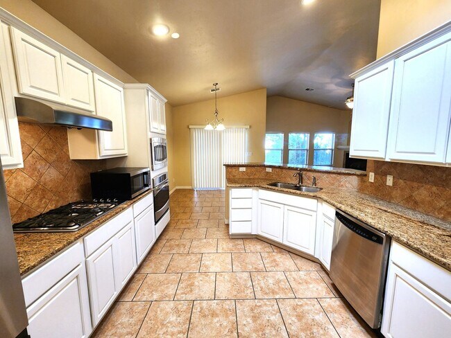 Building Photo - 4215 Franzia Rd