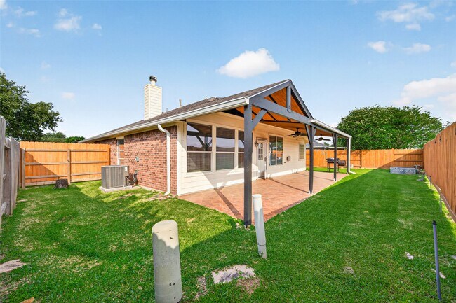Building Photo - 23914 Glengate Dr