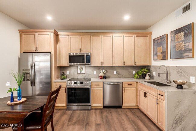 Building Photo - 12005 N Panorama Dr