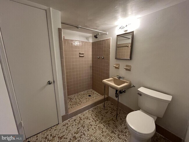 Building Photo - 6301 Evermay Dr
