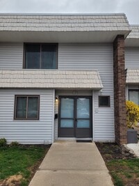 Building Photo - 17 Pine Ct