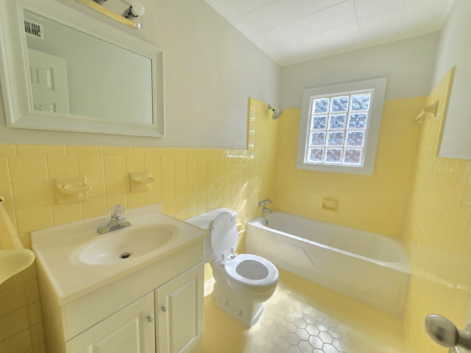 Building Photo - 417 10th Ave S