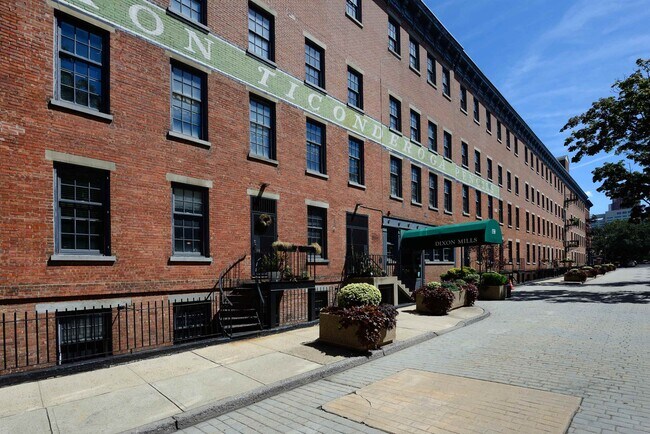 Building Photo - 158 Wayne St