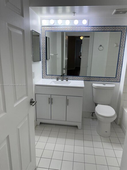 Building Photo - 165 NW 96th Ter