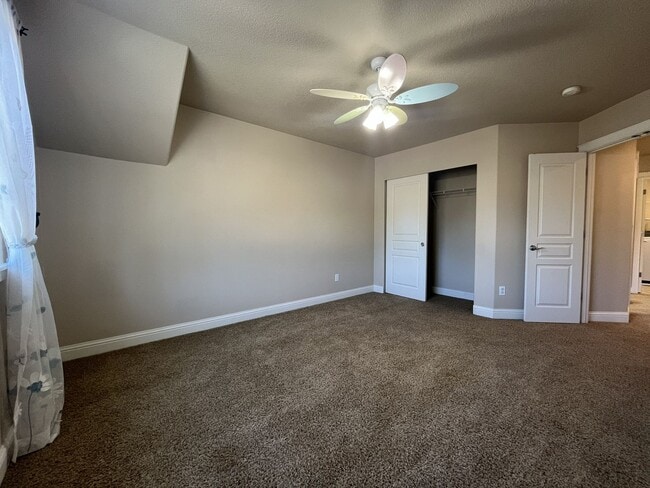 Building Photo - Beautiful 5 Bedroom Home + Office with Grand Entry, Gourmet Kitchen & Private Backyard