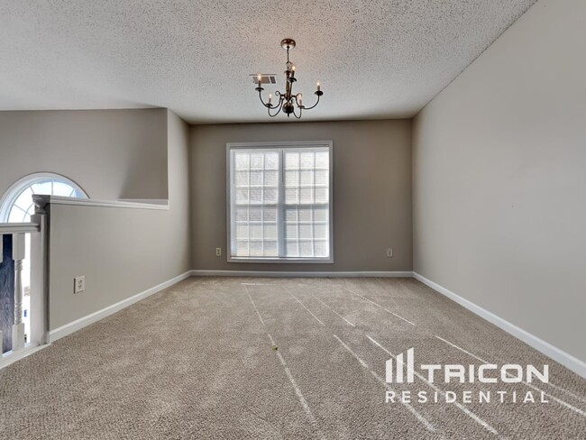 Building Photo - 1619 Spring Hill Ct