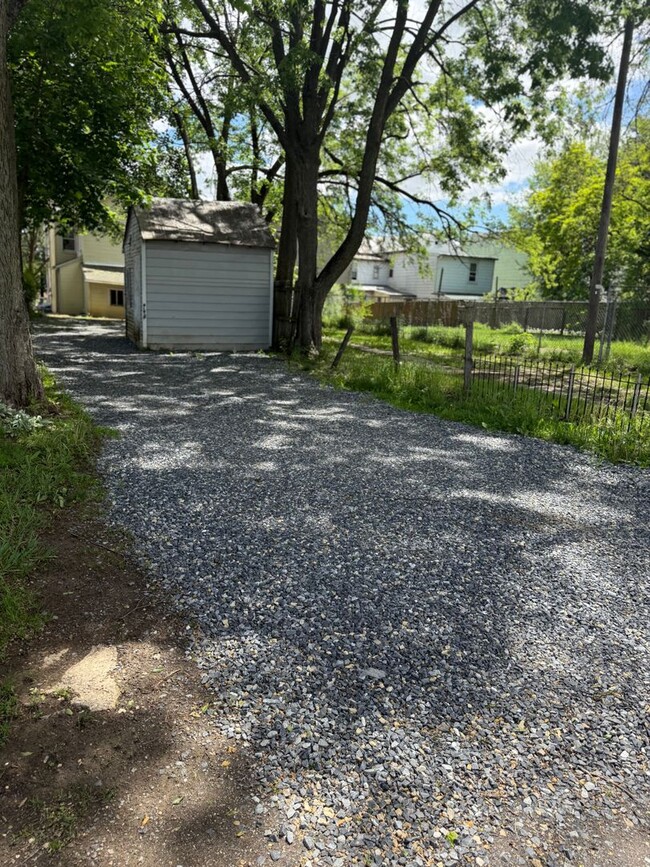 Building Photo - 3 Bedroom 1 Bathroom house in Carlisle PA!